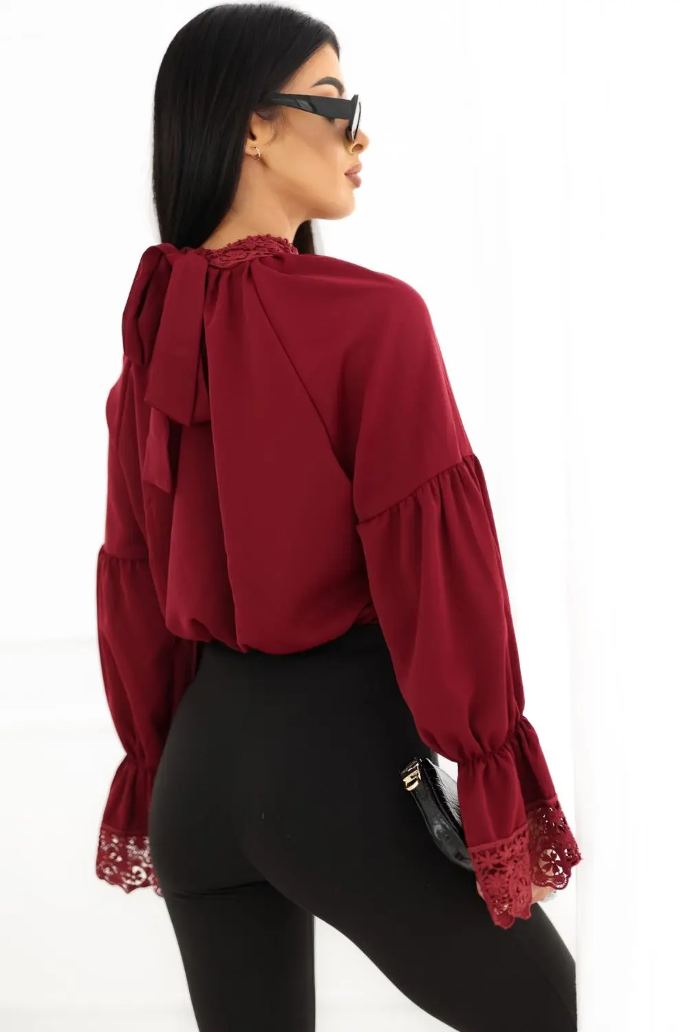 Chemisier rouge en dentelle – Image 4