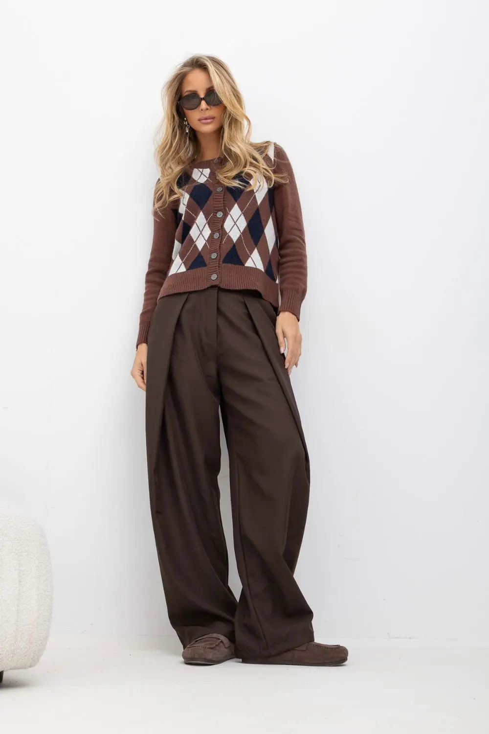 Pantalon large brun à plis – Image 3