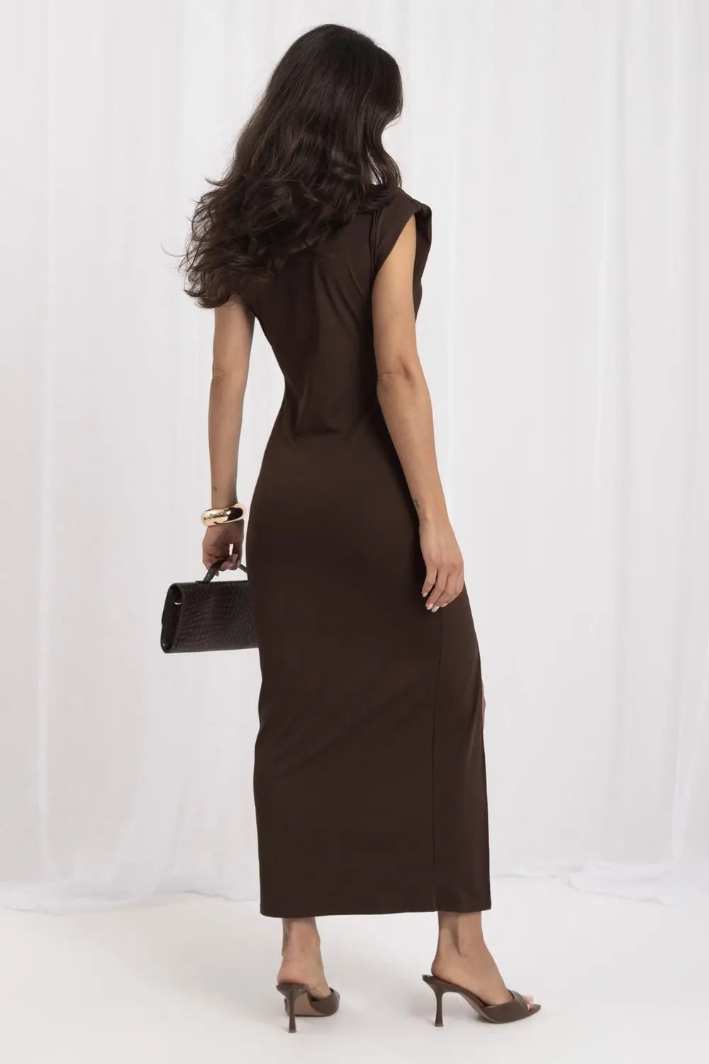 Robe de cocktail midi brune fendue – Image 3