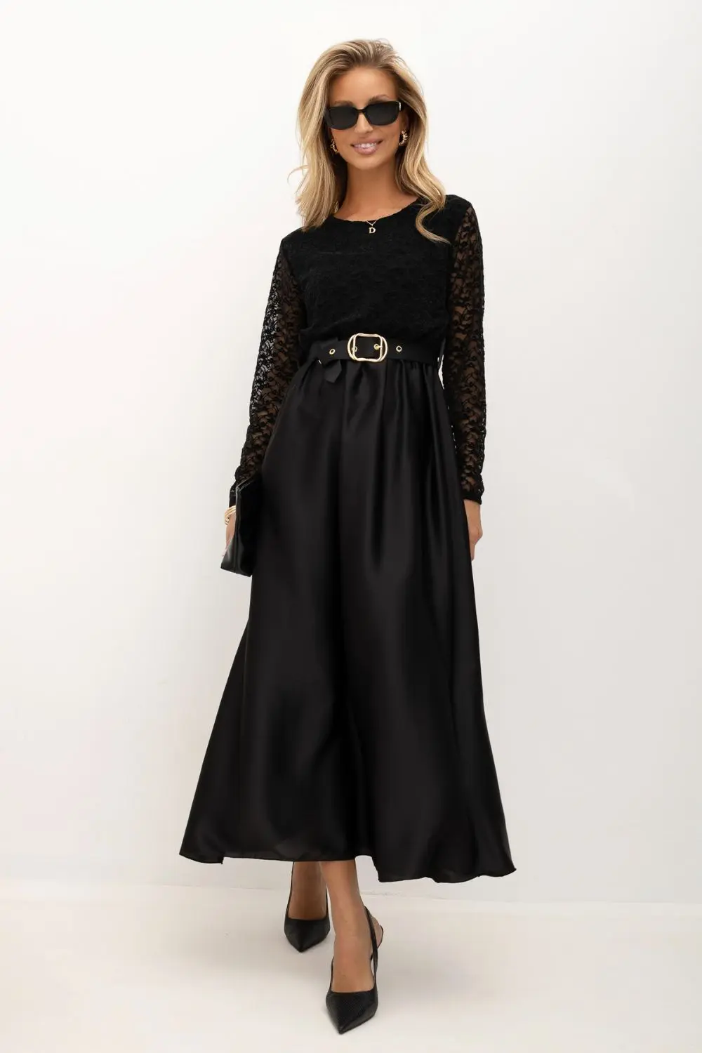 Robe longue évasée noire en dentelle – Image 2