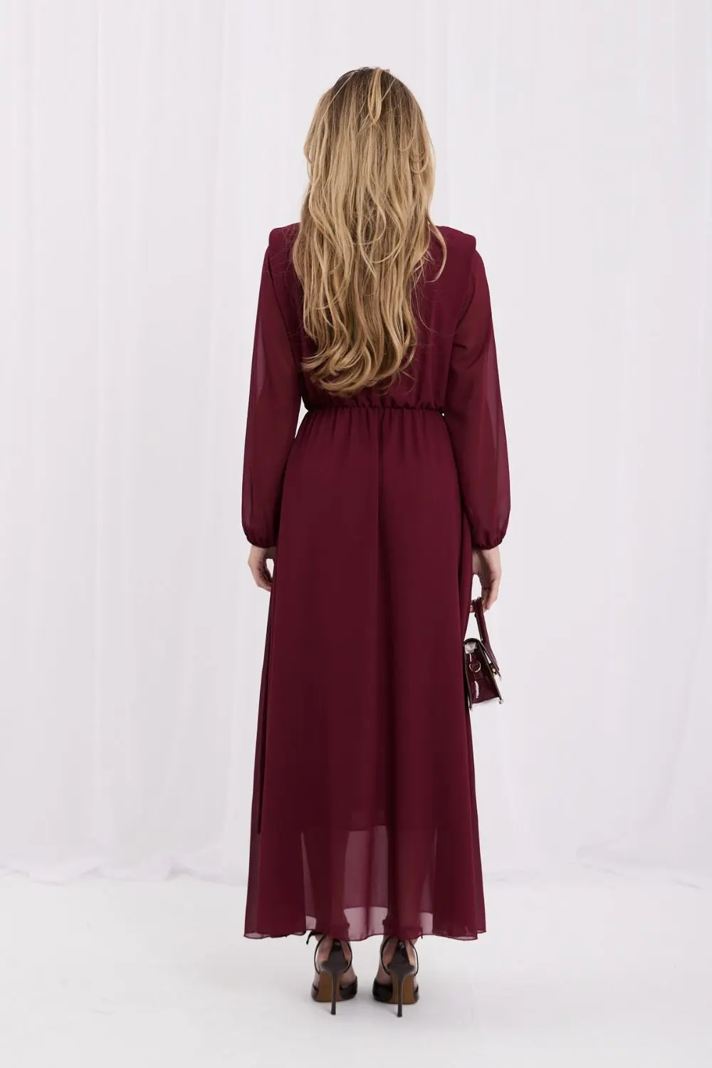 Robe longue évasée rouge à sequins – Image 3