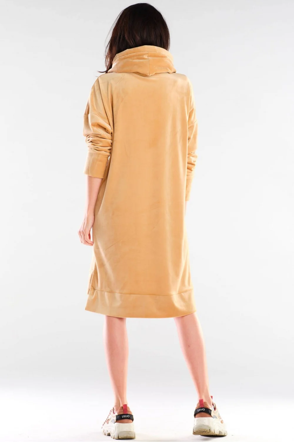 Robe beige en velours – Image 3