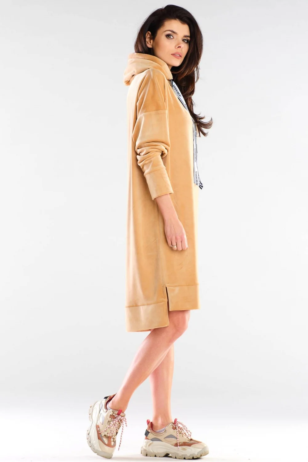 Robe beige en velours – Image 4
