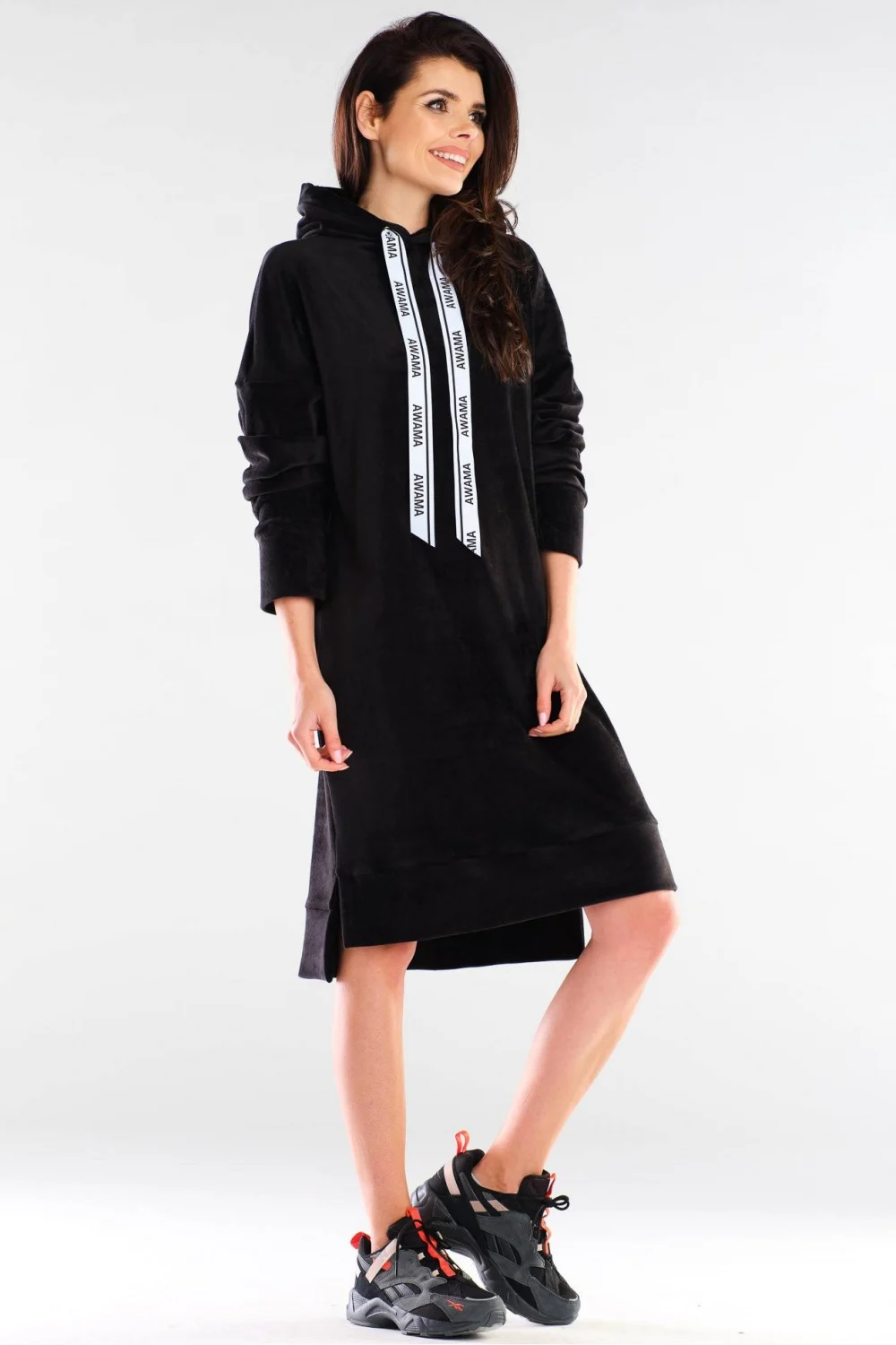 Robe noire en velours – Image 2