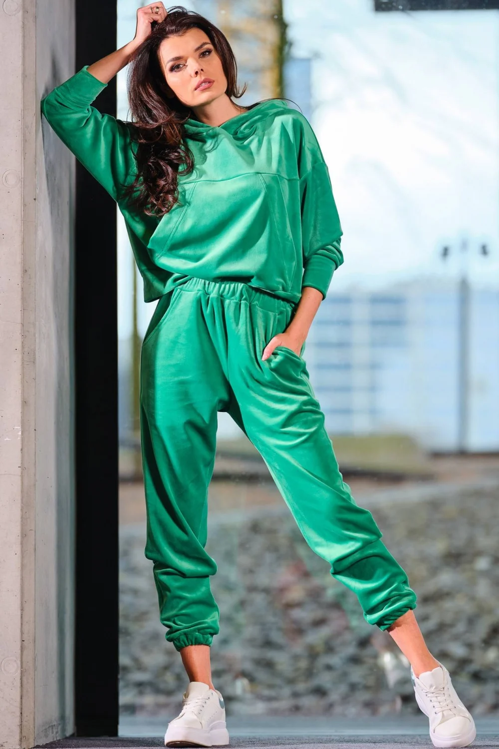 Sweatshirt à capuche vert – Image 2
