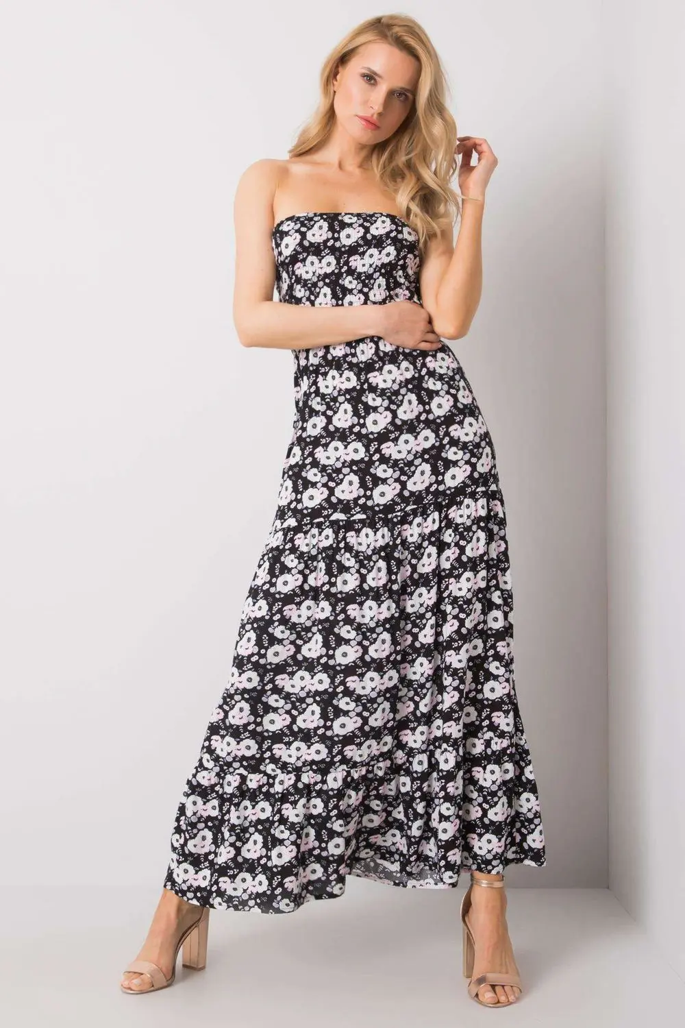 Robe noire à bretelles