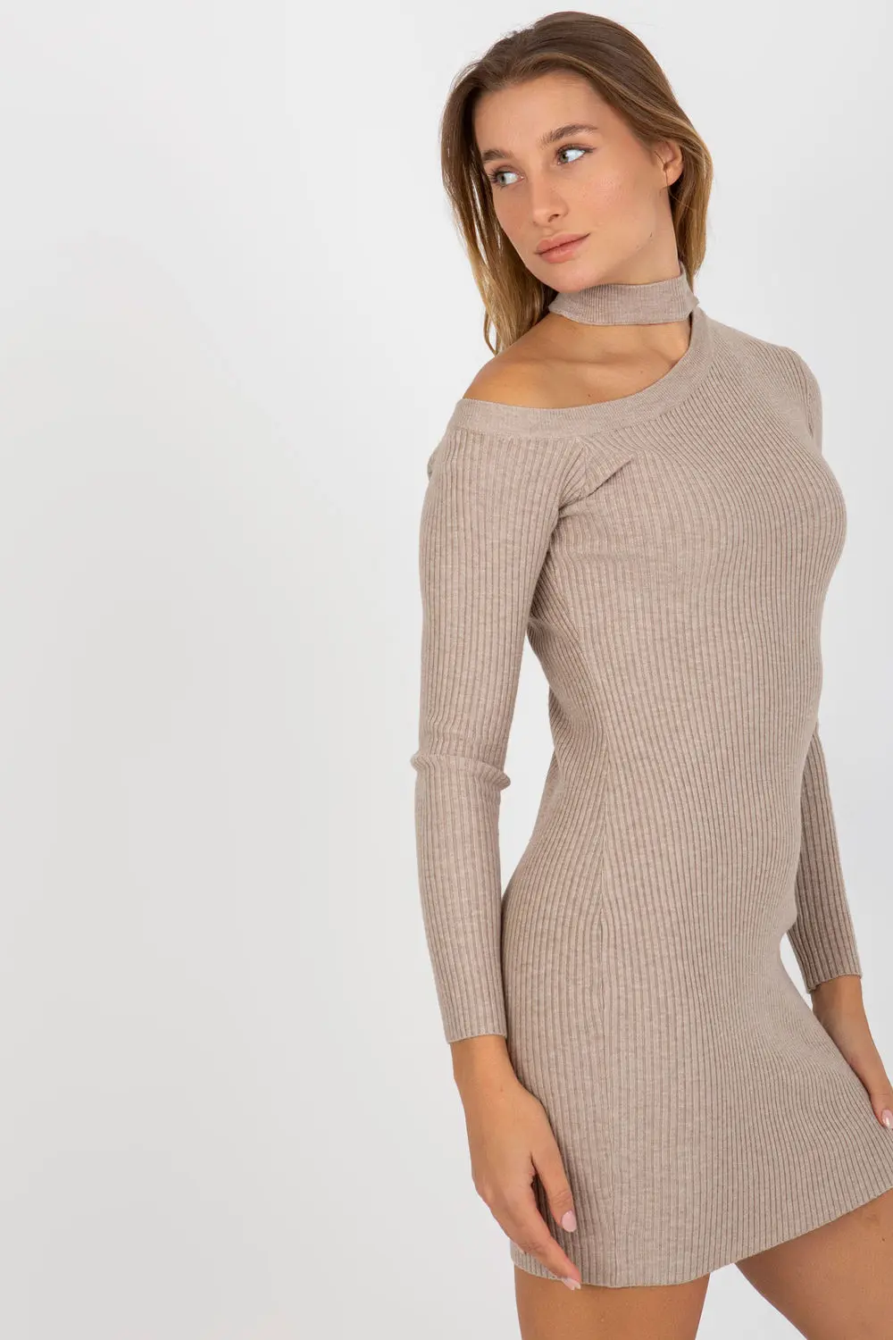 Robe beige à manches longues – Image 2