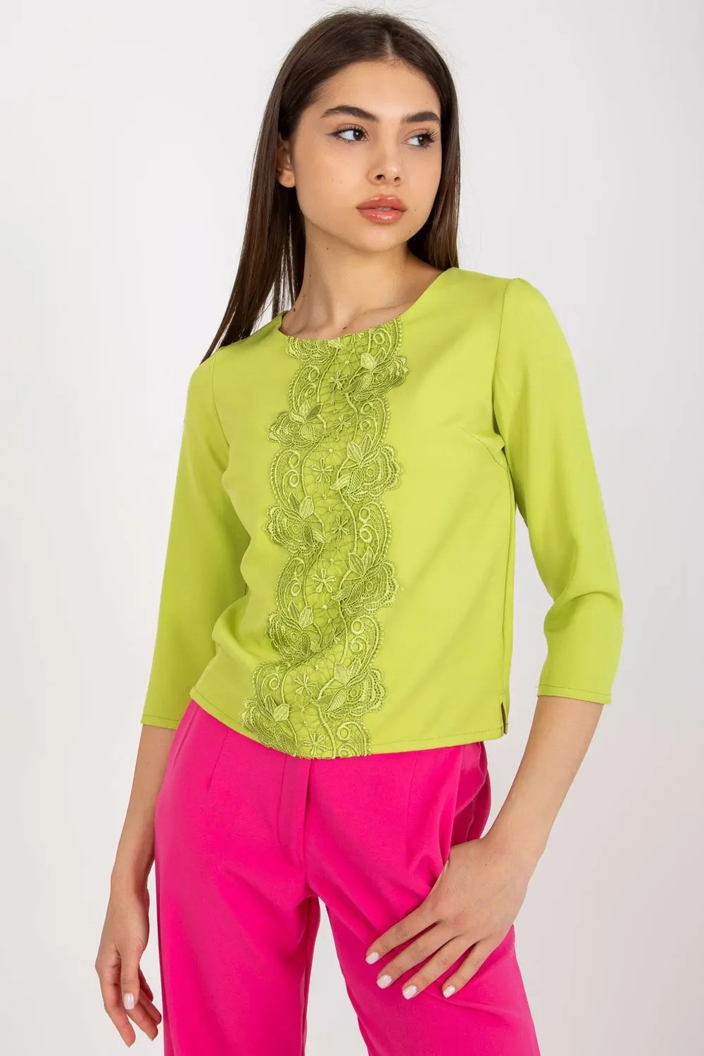 Chemisier vert en dentelle