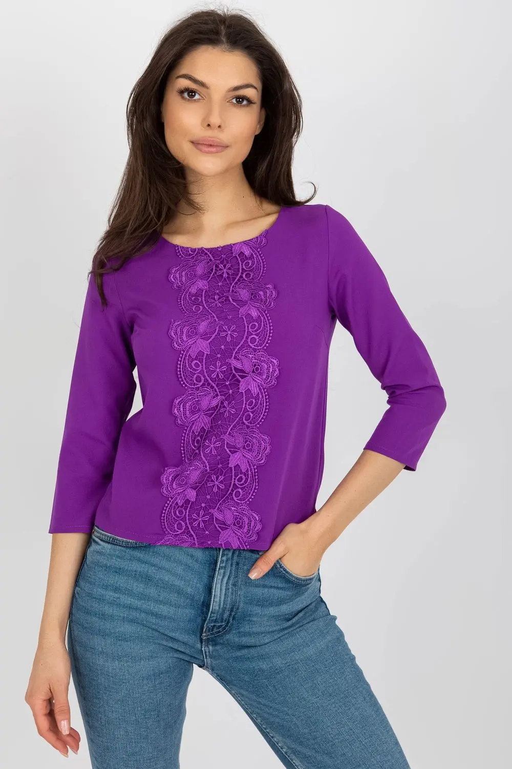 Chemisier violet en dentelle