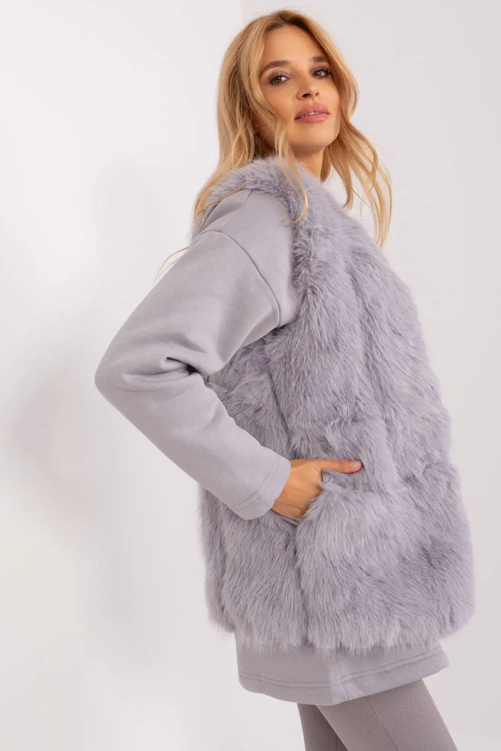 Gilet en fausse fourrure gris – Image 2
