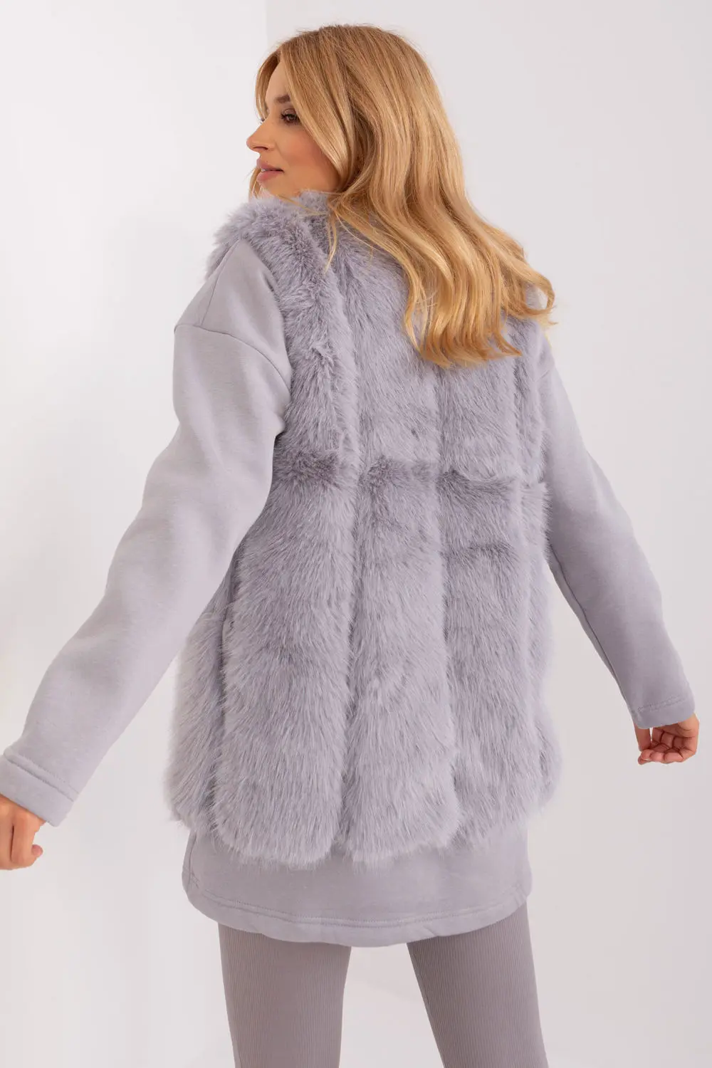 Gilet en fausse fourrure gris – Image 3