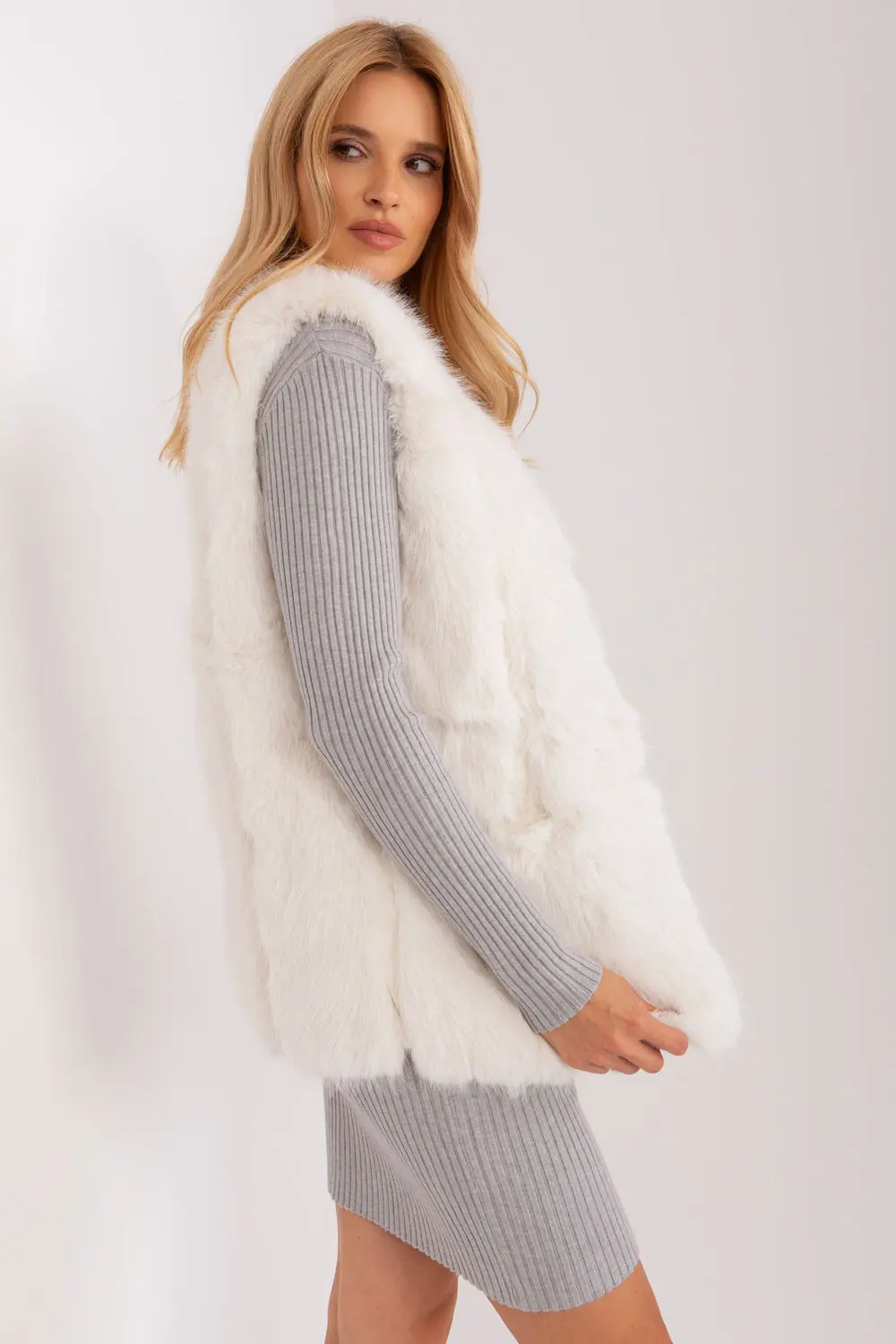Gilet en fausse fourrure beige – Image 3