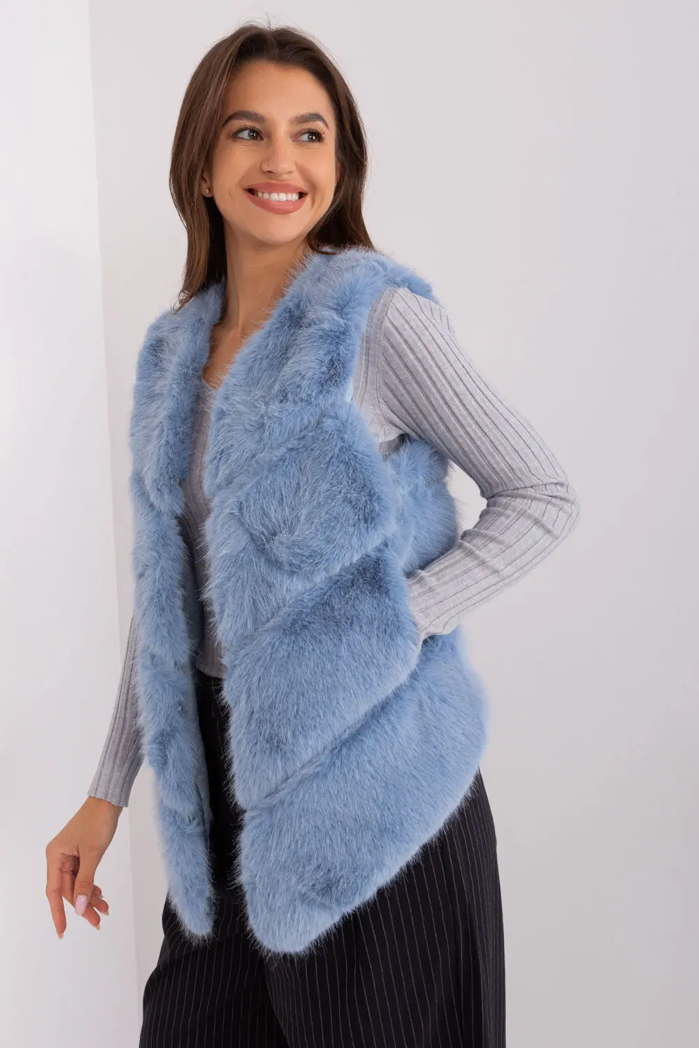 Gilet en fausse fourrure bleu – Image 2