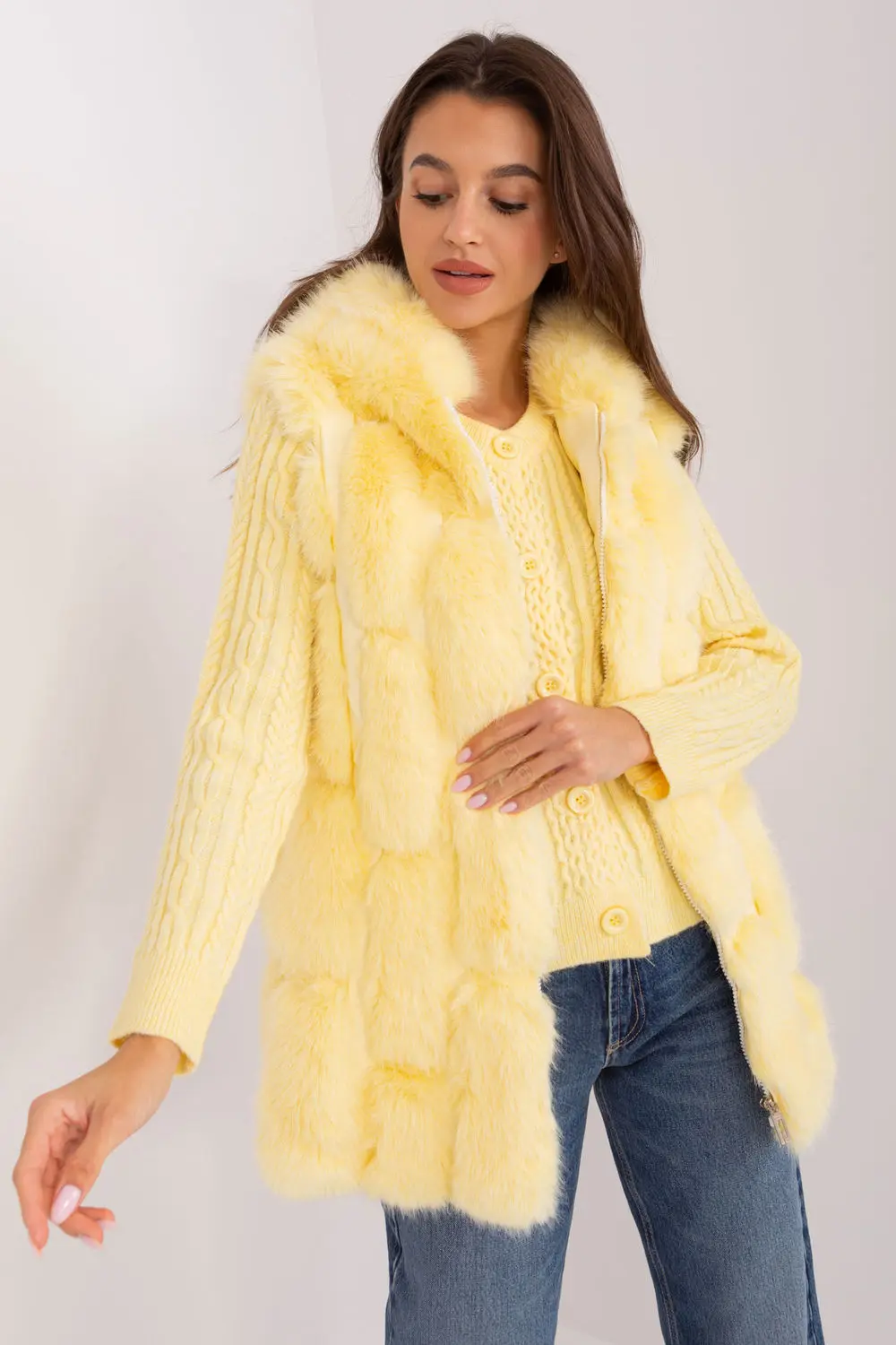 Gilet en fausse fourrure jaune à capuche